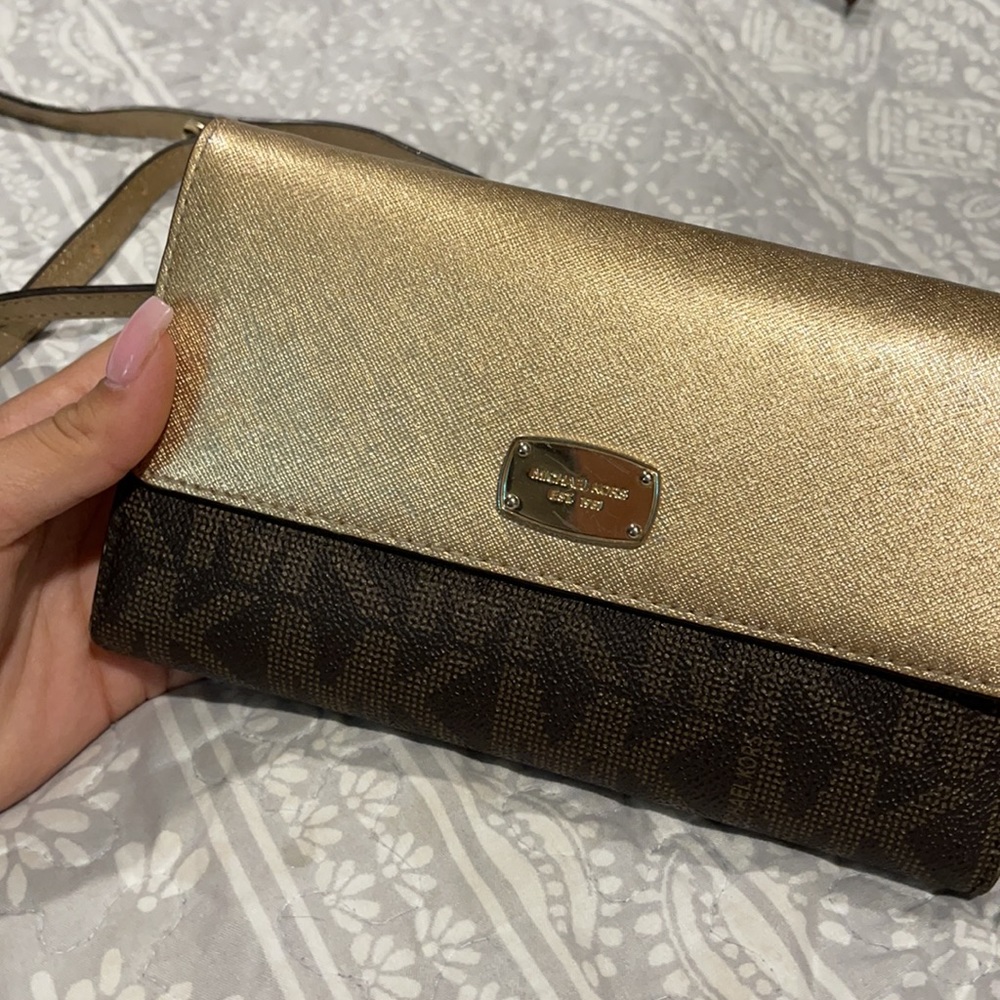 Mk Crossbody - Picture 2 of 4